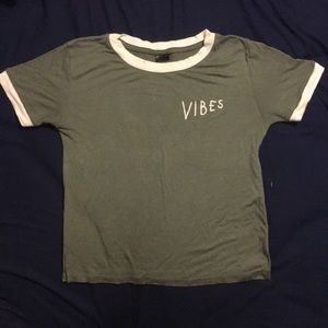 green slightly cropped tee “VIBES”